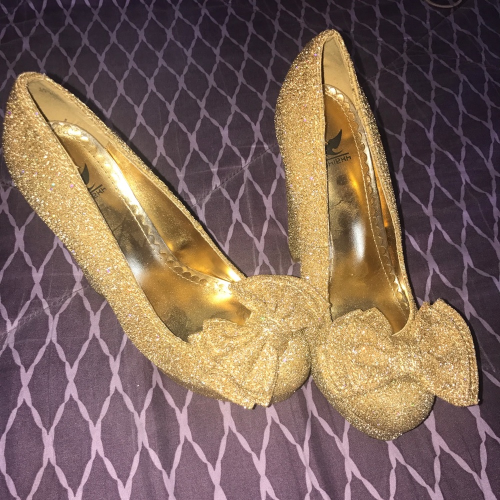 Gold glitter pumps